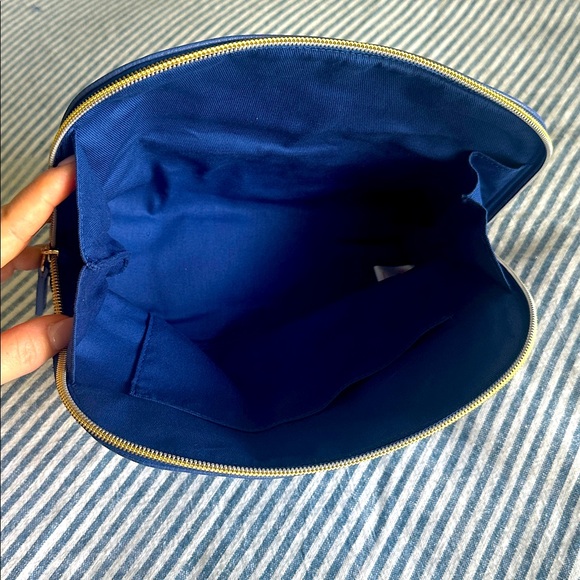 Lilly Pouch - Picture 2 of 3